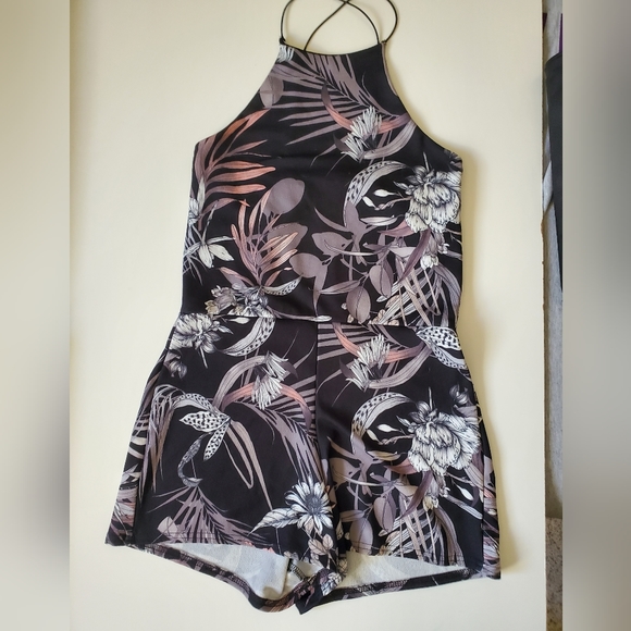 Boohoo Floral Romper - Picture 1 of 4